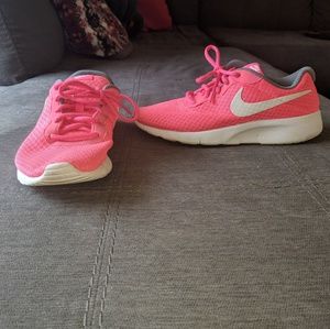 6Y/ Women's 7.5 Pink Nike Shoes